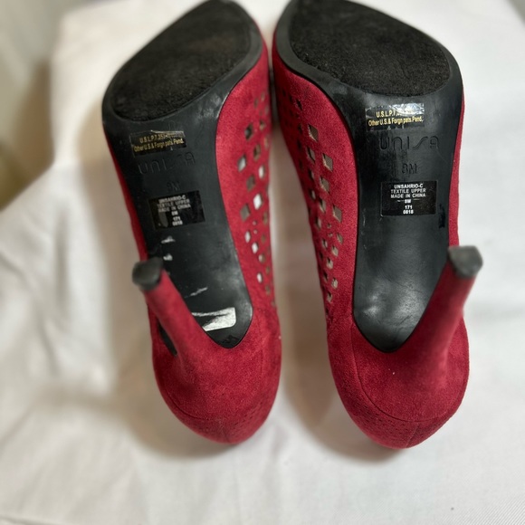 Unisa Red,Velvety,Cut-Out,Size 8M Stiletto Heel - Picture 10 of 11